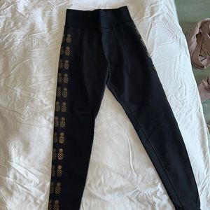 Ultracor black leggings with pineapples, size medium